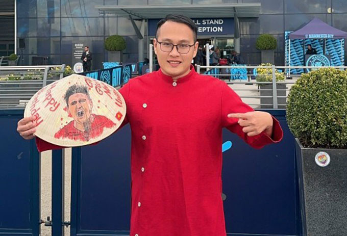 Cũng là một fan bóng đá cuồng nhiệt, Ngô Trường Định cũng đã chi hàng trăm triệu để có mặt ở Đức theo dõi các trận đấu trong khuôn khổ EURO.