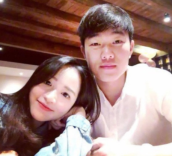 Sau scandal đó, đội trưởng của tuyển U23 Việt Nam xoá toàn bộ hỉnh ảnh cùng bạn gái trên mạng xã hội. Trang cá nhân của Nhuệ Giang cũng bị xoá đi, thay vào đó là tài khoản mới khoá kín. Suốt 2 năm qua, chuyện tình cảm của cặp đôi đã "đi đâu về đâu" vẫn là mối tò mò của người hâm mộ.