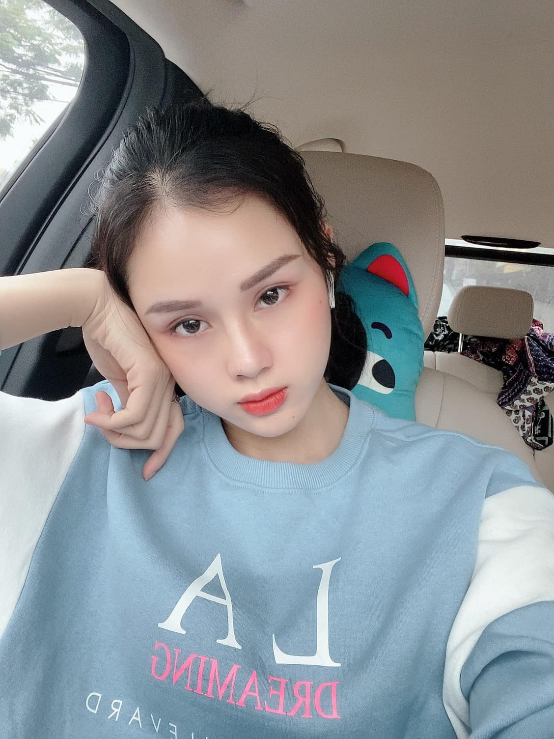 Huyền Trang (SN 1996, quê Quảng Ninh) là một trong những nàng WAGs cực gắt, sẵn sàng đáp trả những tin đồn không hay về mình. Cô nàng từng tham dự 6 cuộc khi sắc đẹp từ khi còn là sinh viên.