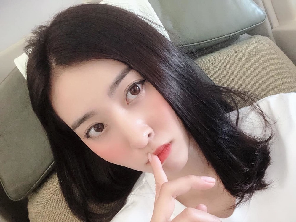 Được đánh giá là hot girl Người ấy là ai xinh đẹp nhất, nhưng đồng thời Huyền Thoại cũng lại là "thánh nhọ" của mùa thứ 3. Không những hai lần bị "cắm sừng" mà ngay khi kết đôi thành công với chàng trai rich kid Ngọc Anh thì cũng không thể duy trì mối quan hệ được lâu và đành tiếp tục cuộc sống độc thân.