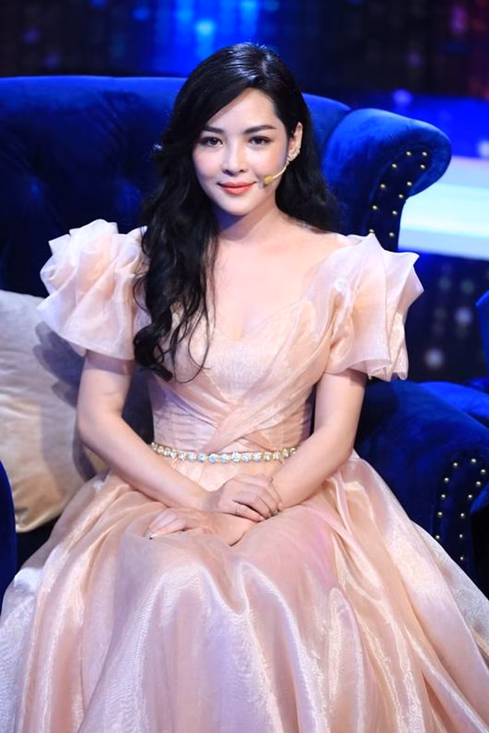 Xuất hiện trong tập đầu tiên của chương trình truyền hình Người ấy là aimùa 3 với vai trò nữ chính, hot girl thẩm mỹ Thanh Quỳnh đã khiến khán giả bất ngờ vì câu chuyện lột xác ngoạn mục từ "vịt bầu" thành thiên nga.