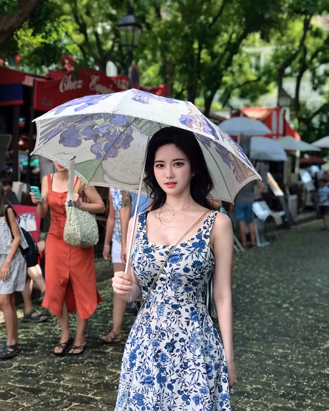 Yuki Han còn được đánh giá cao về học thức khi tốt nghiệp khoa Truyền thông của Đại học Hongik - một trong những ngôi trường có tiếng của Hàn Quốc.