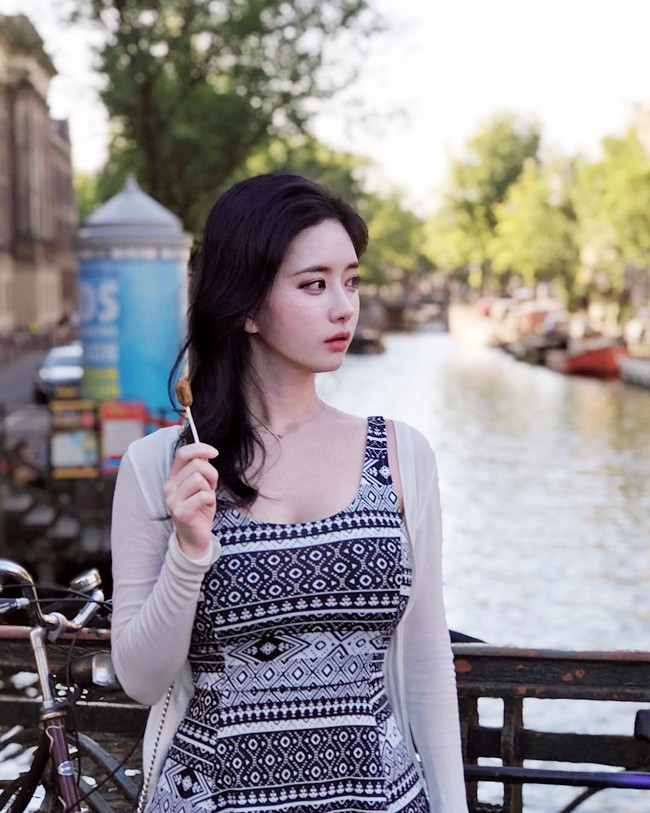 Mặc dù không quá cao, chỉ 1m61 nhưng Yuki Han vẫn nổi bật nhờ diện mạo xinh đẹp cùng vòng một "khủng".