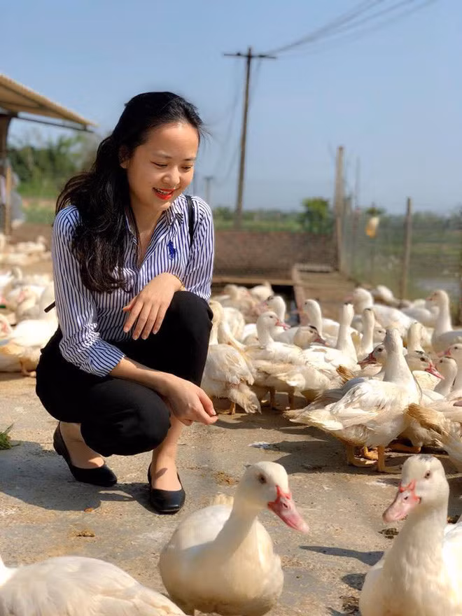 Kể từ đầu năm 2019, nữ MC là 1 trong 4 gương mặt được lựa chọn dẫn chương trình "Việt Nam hôm nay" của ban Thời sự của Đài truyền hình Việt Nam. Đây là một chương trình quan trọng, không phải ai cũng được VTV "chọn mặt gửi vàng".