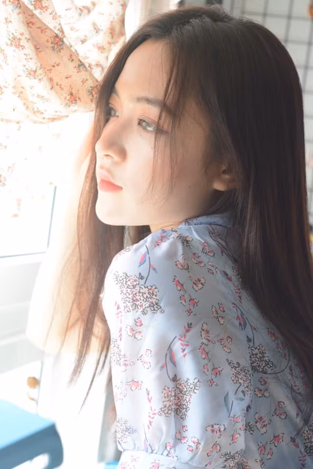 Về dự định tương lai, Phi Linh thổ lộ bản thân còn quá trẻ, những đam mê, nhiệt huyết luôn thường trực bên trong, cô muốn tận dụng để làm nhiều thứ, để bản thân trải nghiệm, học hỏi nhiều điều.