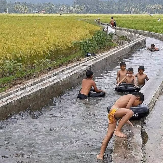 Khi chưa có hồ bơi thì nơi đây là địa điểm tụ tập mỗi chiều hè.