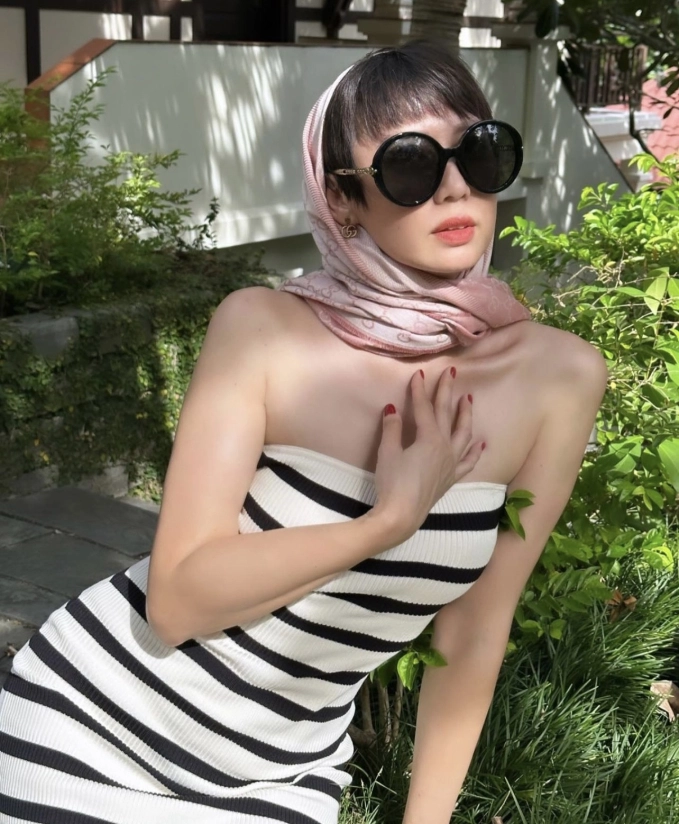 Sở hữu ngoại hình trẻ trung không tuổi, bà Đoàn Phương Mai luôn biết cách tỏa sáng trong mỗi khung hình sống ảo trên mạng xã hội.