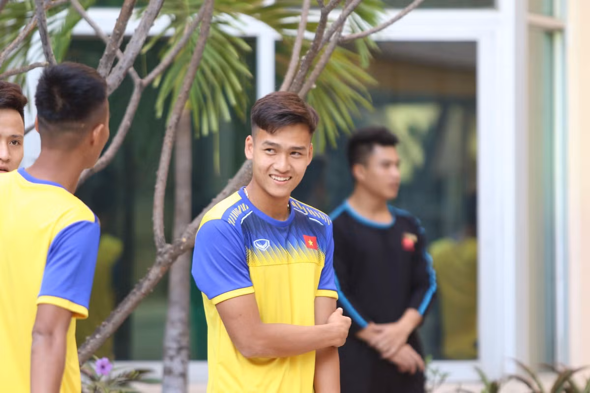 Trên trang cá nhân, Việt Anh có hơn 67.000 lượt theo dõi. Anh được người hâm mộ nhận xét là thân thiện, dễ gần và chăm chỉ tương tác với fan.