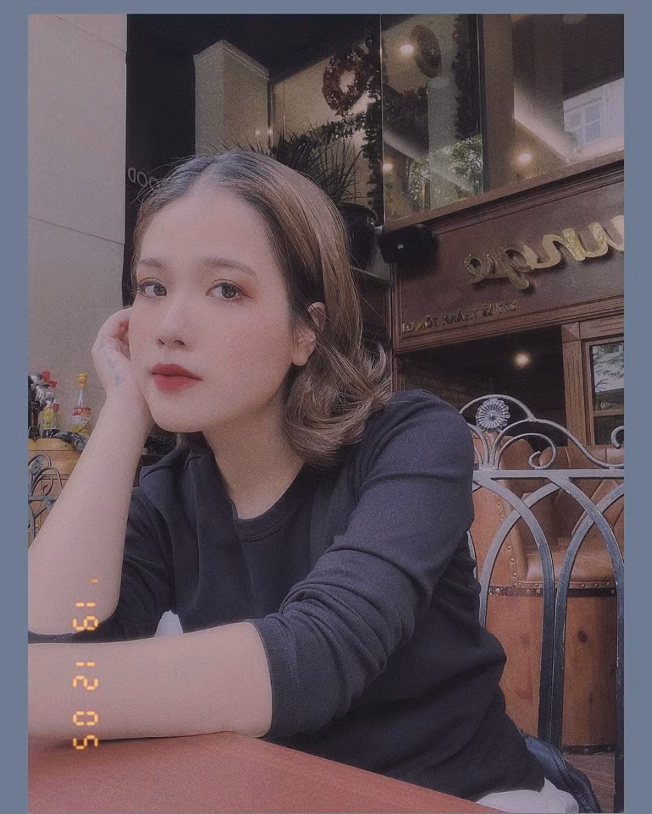 Khi được hỏi về mối quan hệ với Quang Hải, Huyền My trả lời nửa úp nửa mở, không khẳng định cũng chẳng phụ đị vô cùng đáng ngờ. Cô mong muốn dù chuyện đời tư có như thế nào thì người hâm mộ vẫn luôn ủng hộ cầu thủ gốc Đông Anh.