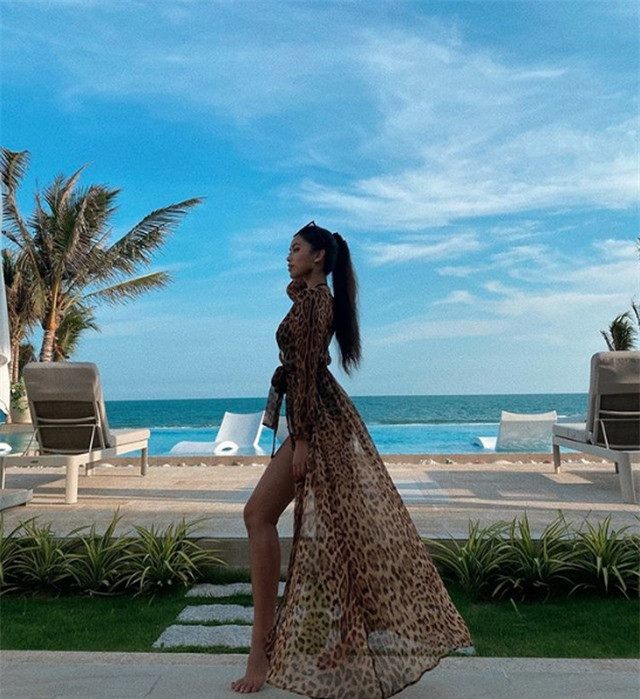 Thời gian tự cách ly ở Vũng Tàu, rich kid Tiên Nguyễn khoe loạt ảnh thần thái đỉnh cao, trên người dát toàn đồ hiệu.