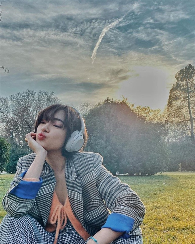 Châu Bùi hạnh phúc khi xuất hiện trong MV “Ghen Cô Vy” phiên bản tiếng Anh và trở thành đại sứ thiện chí cho chiến dịch chấm dứt dịch bệnh COVID-19 của Viện Sức khỏe nghề nghiệp và môi trường (NIOEH) thuộc Bộ Y tế.