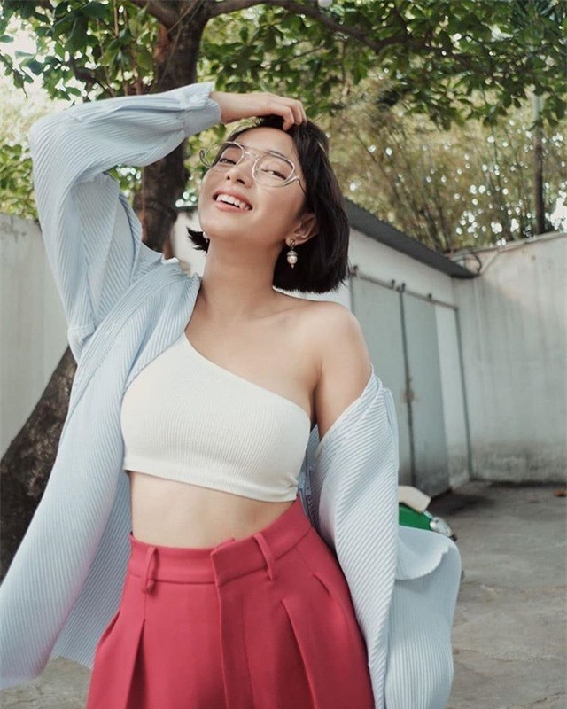 Sau khi hết thời gian cách ly, Châu Bùi trở lại tặng quà tri ân cho các chiến sĩ, đội ngũ y tế tại nơi cô ở.