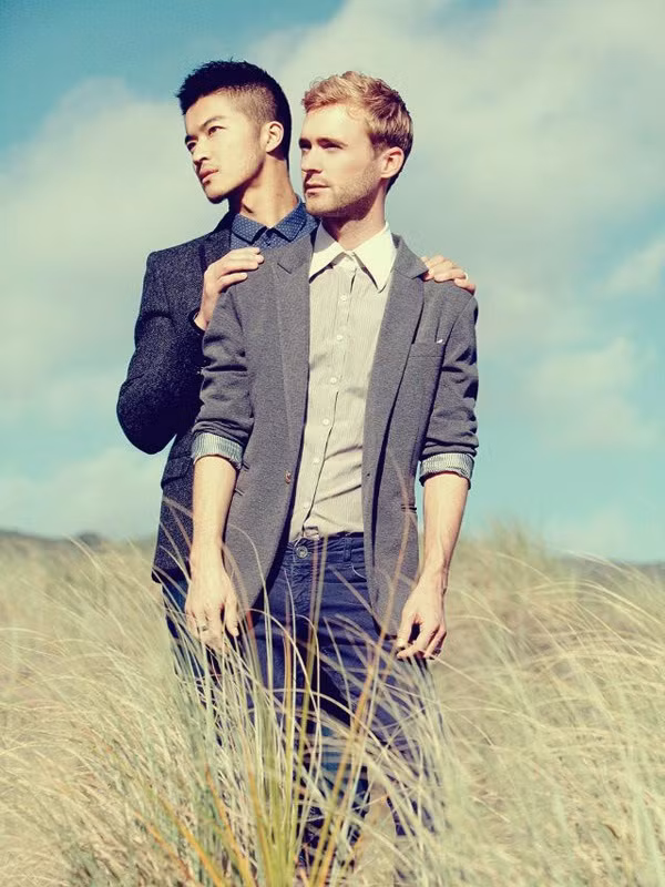 Edison Fan – Josh Taylor : Chàng đến từ Trung Quốc, “nàng” đến từ Ukraina. Cặp đôi Edison và Josh hiện đang được mệnh danh là cặp đôi đồng tính đẹp nhất thế giới. Được biết 2 anh chàng này đã yêu nhau từ cái nhìn đầu tiên và chuyện tình của họ đã có một cái kết thật đẹp bằng một đám cưới sau 6 tháng yêu nhau.