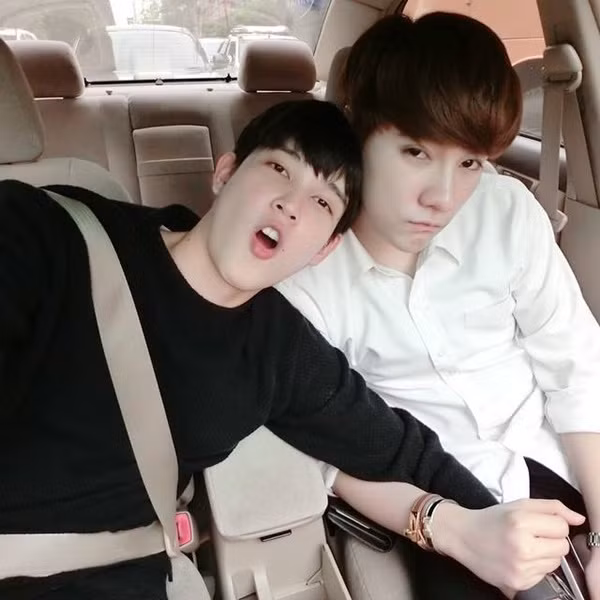 Both – New Year: Cặp đôi này đứng đầu danh sách mỹ nam ở Thái Lan. Both (tên thật là Nattapong Chinsoponsap), sinh ngày 29/02/1988, cao 1m76. New Year (tên thật Kitiwhut Sawutdimilin), sinh ngày 01/01/1995 hiện đang là người mẫu tạp chí và MC.