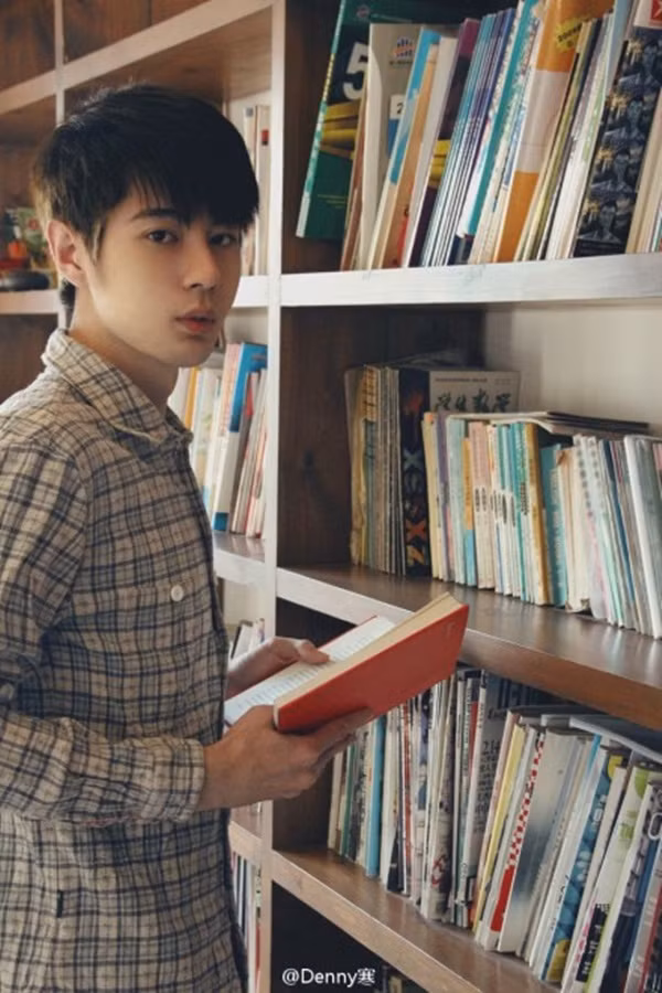 Cặp đôi đồng tính này công khai tình cảm vào tháng 1 năm 2013 và hiện cùng nhau sống tại Bắc Kinh, Trung Quốc.