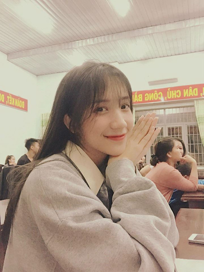 Đối với Yến Linh, mục tiêu quan trọng nhất vẫn là đạt thành tích học tập tối. Hot girl trường Nhân văn dự định sẽ học thêm các ngôn ngữ khác nữa để có thể đi thật nhiều nơi, trải nghiệm nhiều nền văn hoá khác nhau. Du học cũng là ước mơ là cô nàng đang nỗ lực để thực hiện.