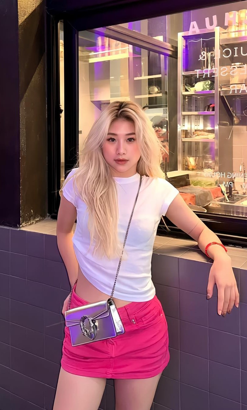 Nhiều người cũng cho rằng cô nàng lên tiếng nhưng không hề có thái độ hối lỗi, mà những lời lẽ chẳng khác nào "văn mẫu".