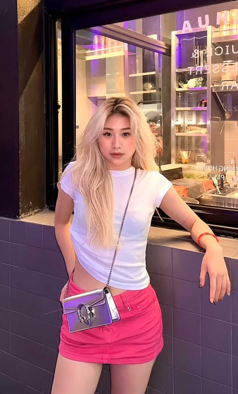 Nhiều người cũng cho rằng cô nàng lên tiếng nhưng không hề có thái độ hối lỗi, mà những lời lẽ chẳng khác nào "văn mẫu".