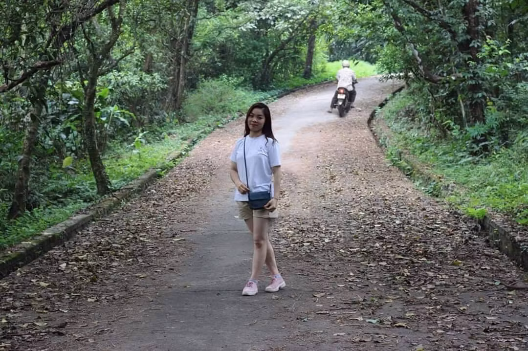 Nếu chiếc xe là điểm xấu của bức ảnh thì ngay lập tức có người lên xe phóng đi ngay lập tức.