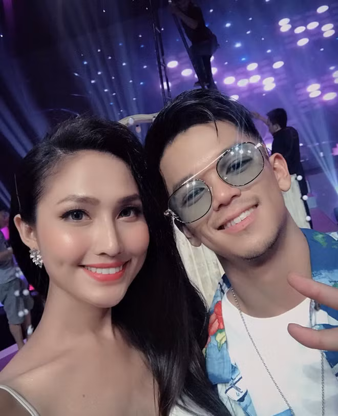 "Trước khi tôi sang Thái Lan thi MIQ 2020 thì tôi và Hiếu đã dành cho nhau 1 khoảng thời gian tìm hiểu, hẹn hò để bắt đầu 1 tình yêu nhưng đến hiện tại, sau khi suy ngẫm lại chúng tôi đã quyết định dừng lại mối quan hệ này. Chúng tôi không thể vượt qua mối quan hệ bạn bè, không thể tìm hiểu để phát triển lên tình yêu được nữa. Hiện tại, Hoài Sa và Trọng Hiếu sẽ tập trung phát triển sự nghiệp và bỏ chuyện tình cảm sang một bên", Hoài Sa cho biết.