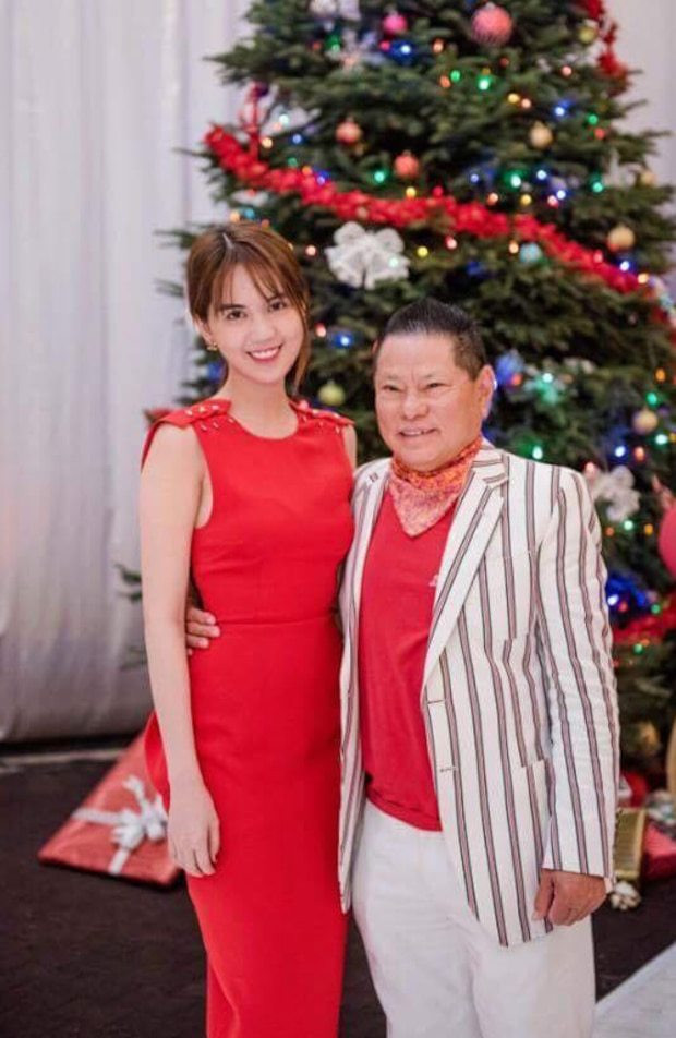 Mối tình chóng vánh giữa "nữ hoàng nội y" Ngọc Trinh và tỷ phú Hoàng Kiều kéo dài vỏn vẹn trong 3 tháng. Trong suốt thời gian hẹn hò, những hình ảnh tình tứ của cặp đôi nhận được sự quan tâm của mọi người.