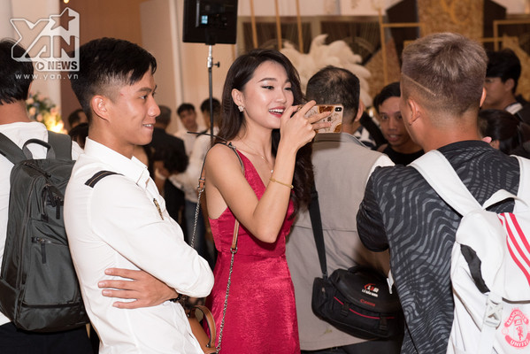 Sau khoảng thời gian ồn ào về chuyện tình với người đẹp Ngọc Nữ, bạn thân của cầu thủ Phan Văn Đức xác nhận chàng cầu thủ đã chính thức chia tay với Top 10 Hoa hậu Hoàn vũ Việt Nam sau vài tháng hẹn hò với nhau.