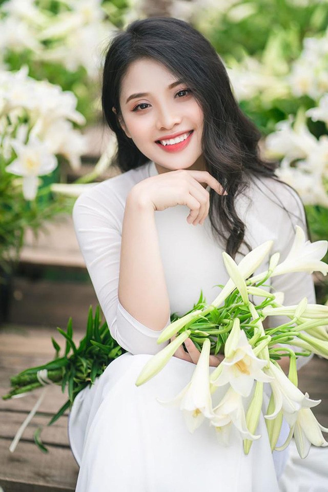 Nụ cười răng khểnh duyên dáng của nữ sinh Ngân hàng “đốn tim” bao người.