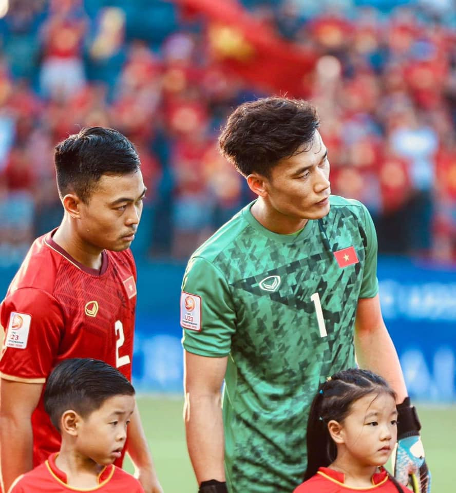 Sinh năm 1997, đã 23 tuổi nên U23 Châu Á 2020 này là cơ hội cuối cùng của Bùi Tiến Dũng được đứng trong hàng ngũ của đội trẻ. Cơ hội trên tuyển Quốc gia cũng anh cũng không có nhiều khi kỹ thuật và kinh nghiệm kém hơn hẳn so với Đặng Văn Lâm.