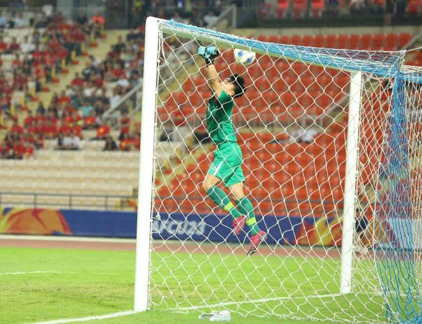 Thủ môn Bùi Tiến Dũng là người bị chỉ trích nhiều nhất sau khi trận đấu kết thúc. Với sai lầm cơ bản mà một thủ thành chuyên nghiệp không được phép mắc phải anh đã khiến đội tuyển U23 Việt Nam phải nhận bàn thua cay đắng không lâu sau khi Tiến Linh lập công mở tỷ số.