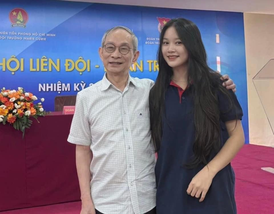 Nữ sinh 17 tuổi có vẻ đẹp ngọt ngào, dễ gây thiện cảm với người đối diện.