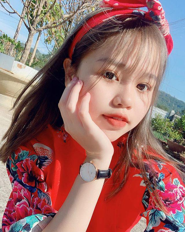 Áp lực từ phía dư luận, Huỳnh Anh từng đăng tải ảnh cùng trạng thái "Mong bạn đa khẩu hạ lưu tình".