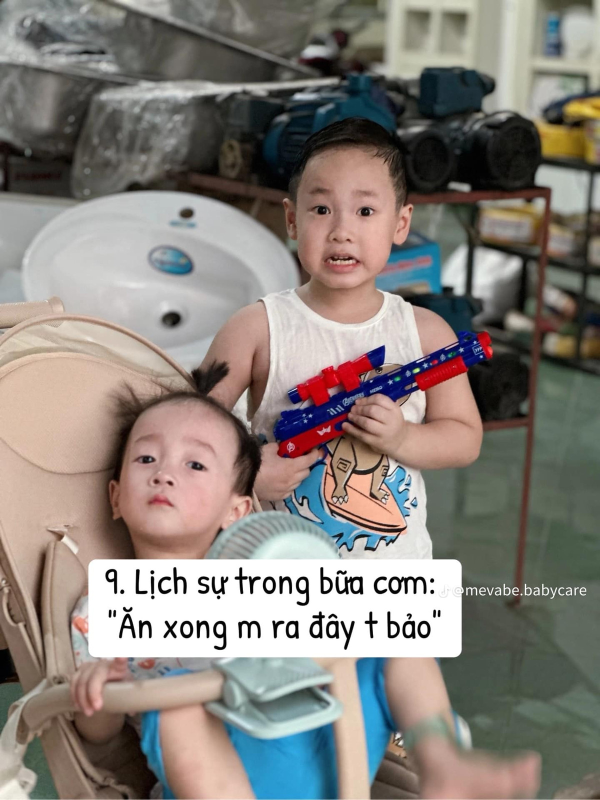 Nhất quyết là phải lịch sự trong bữa cơm nhé.