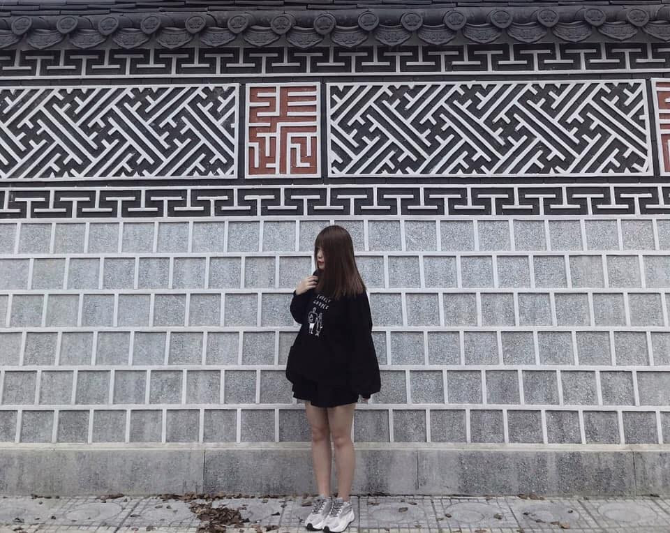 Quan trọng là có một người bạn chụp hình có tâm thì tất cả các ngóc ngách Hà Nội đều trở thành nơi cực ổn để chụp hình.