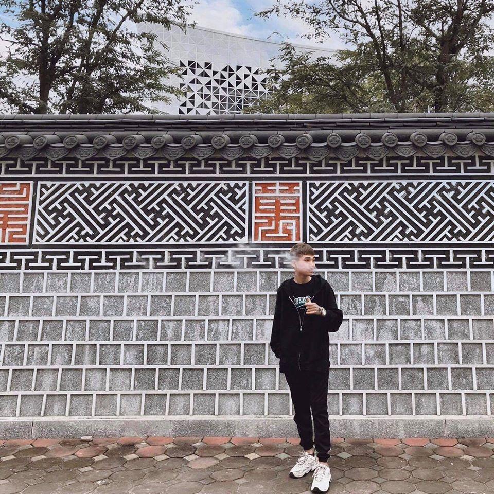 "Du lịch Hàn Quốc" với giá 30.000 đồng tiền xăng xe là điều quá đơn giản đối với giới trẻ Hà Thành.