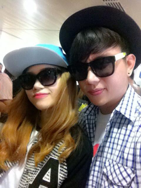 Người hay tháp tùng Sỹ Thanh đi diễn nhất là Thành Bảo. Nhiều người nhầm tưởng họ là tình nhân.