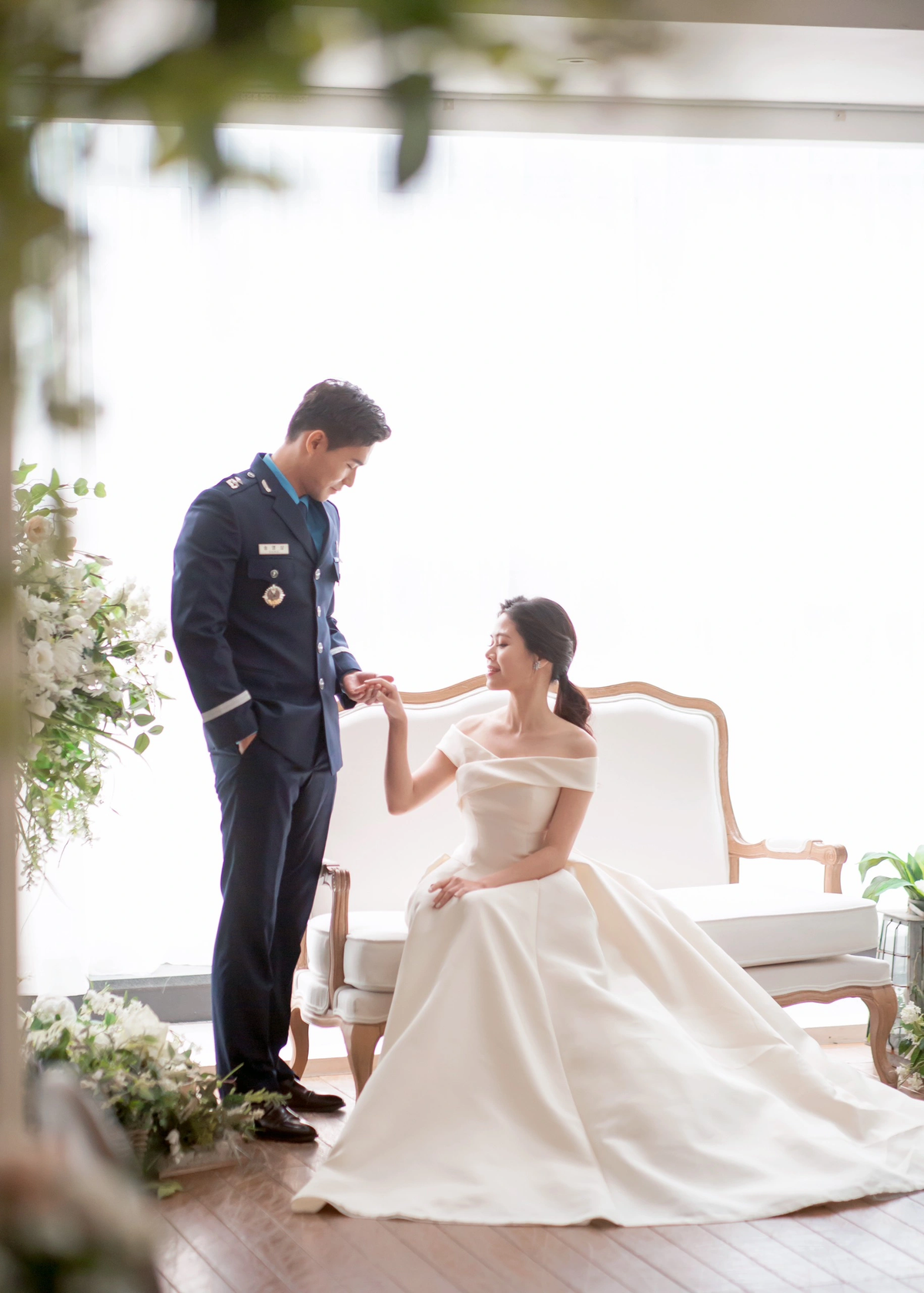 Sau khi tốt nghiệp đại học, Young Sang bắt đầu ôn thi để trở thành sĩ quan không quân.