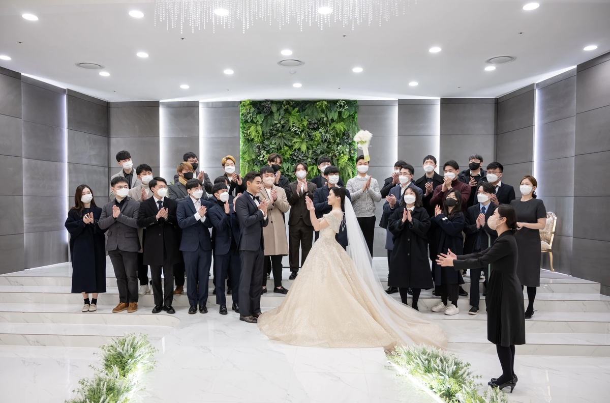 Khi theo chồng sang Hàn sinh sống, Huyền đắn đo khá nhiều. Cô hiểu rằng, quyết định đó đồng nghĩa với việc mình phải bắt đầu từ con số 0.