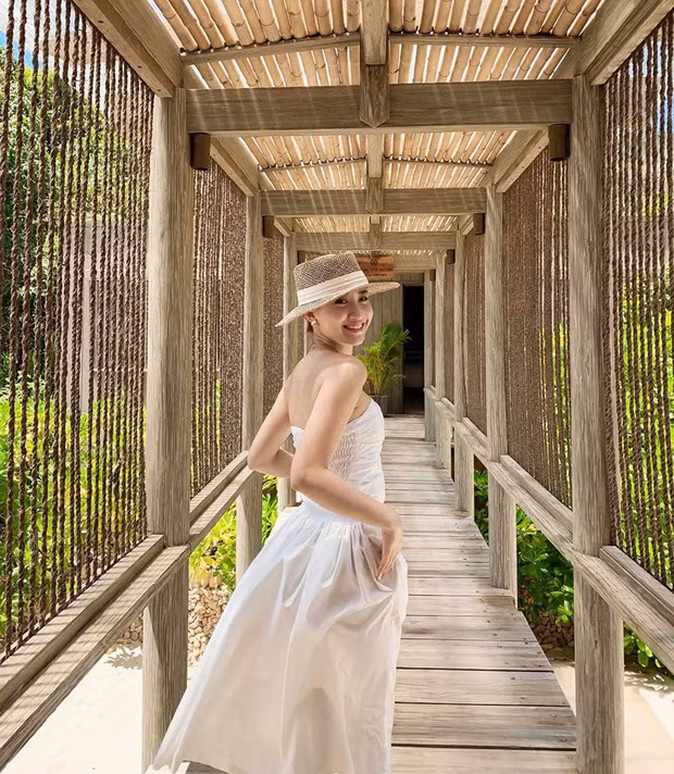 Những chuyến đi du lịch đối với nữ CEO này phải coi "như cơm bữa" khi cô liên tục được tận hưởng cảnh quan nhiều nơi và ở nhiều biệt thự sang trọng.