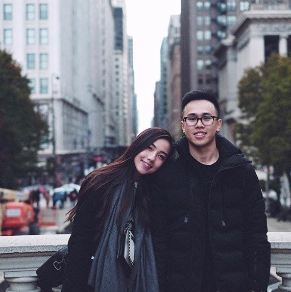 Mie cho biết: “Bạn bè hỏi sao 25 tuổi mà rủ đi club chơi đêm chả bao giờ đi. Tại ba mẹ mình chưa thấy mình về là đợi đó. Chỉ duy có khi đi chơi với chồng ba mẹ mới không lo lắng thôi. Từ bé đến giờ đi đâu cũng toàn 10-12h có mặt ở nhà điểm danh, chả bao giờ ngủ nhà bạn hay đi khuya nên quen. Sắp tới cưới chồng ba mẹ không còn phải chờ về nữa, mà chắc sẽ nhớ mấy tin nhắn như thế này lắm!”.