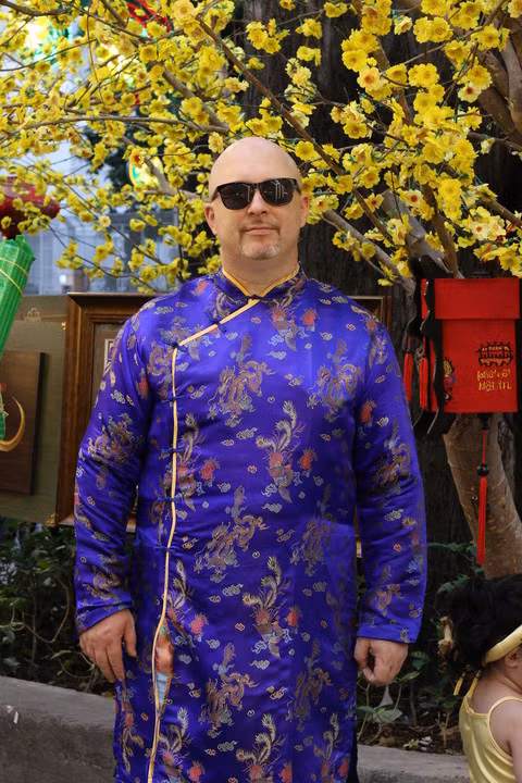 Áo dài là trang phục truyền thống Việt Nam, thể hiện nét đẹp truyền thống cũng như văn hóa dân tộc Việt.