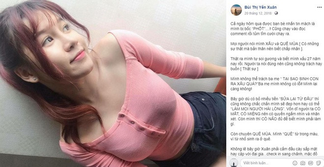 "Hot girl phòng gym" Yến Xuân, bạn gái Đặng Văn Lâm cũng từng bị nhận xét là quê mùa và xấu. Thế nhưng cô nàng dường như chẳng mấy bận tâm mà thẳng thắn thừa nhận mình không được xinh đẹp và sinh ra ở quê nên việc "phèn" là bình thường.