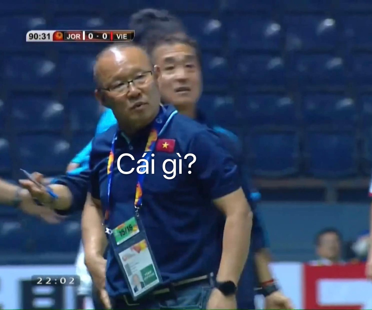 Với thái độ "hoa hậu thân thiện" của trọng tài chính nên HLV Park Hang-seo cuối cùng cũng "hạ hoả", bỏ qua câu chuyện nhầm lẫn kia.