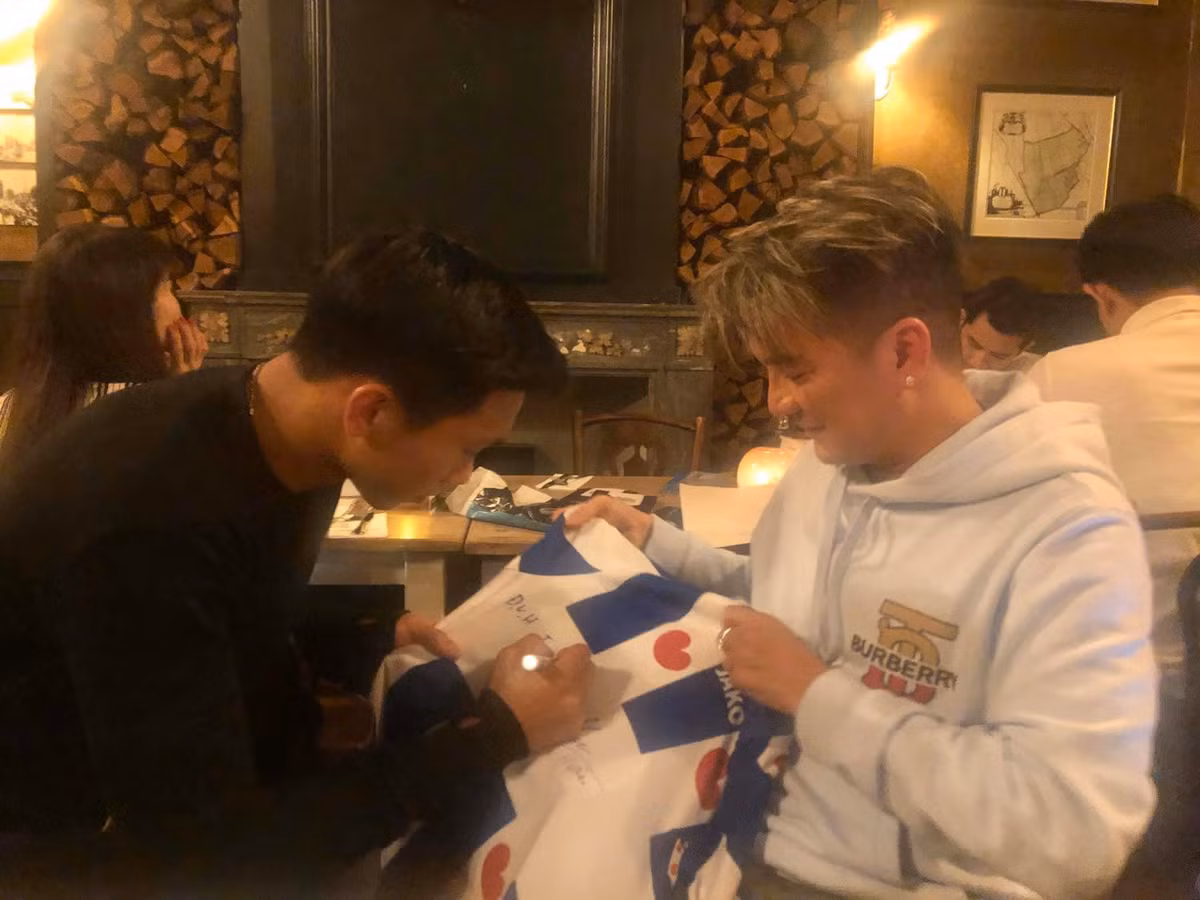 Đàm Vĩnh Hưng còn cho biết, bữa ăn tối diễn ra trong sự vui vẻ, ấm áp khi mọi người liên tục vui đùa nhau.