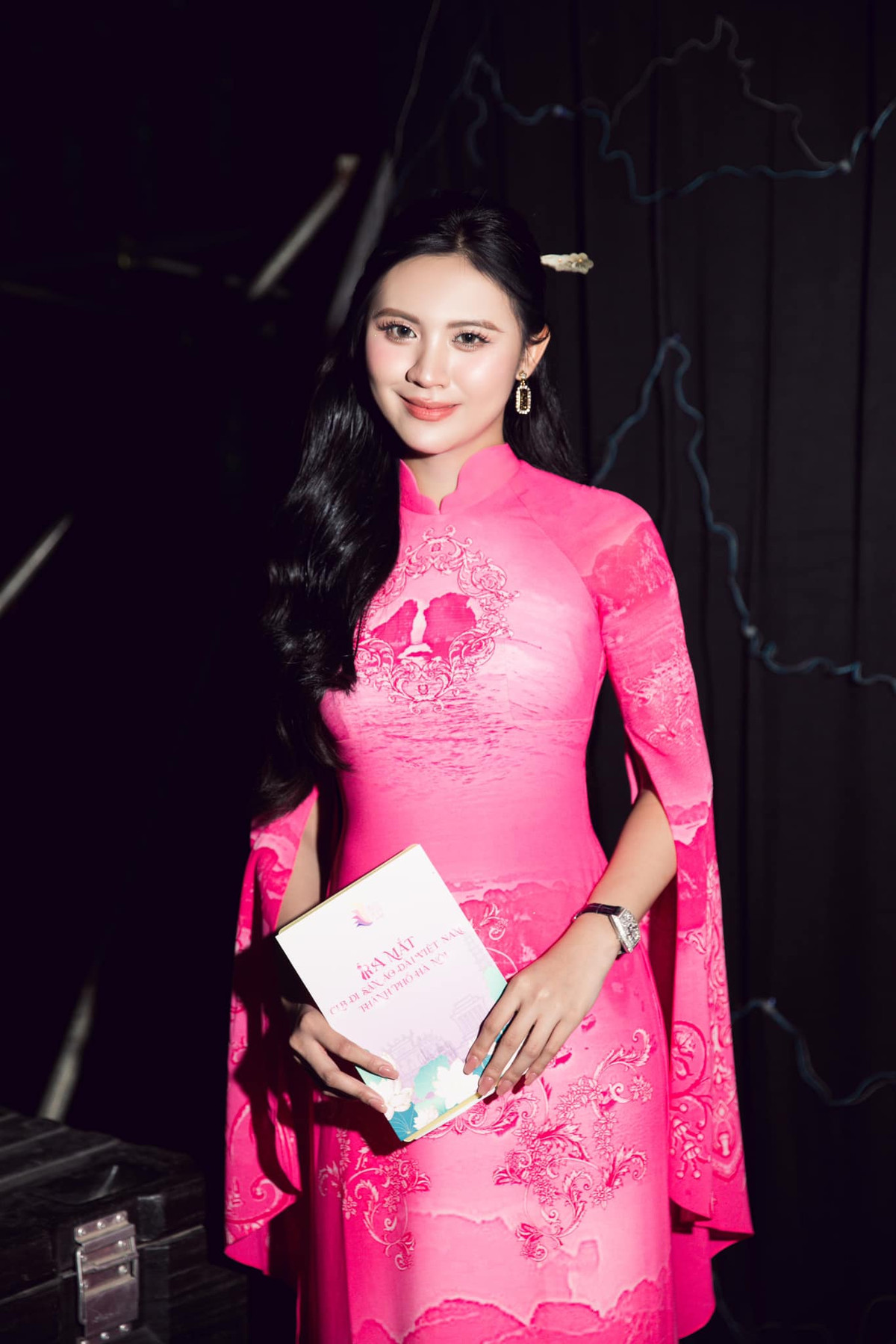 Từ khi còn nhỏ, Tường Vy là người học giỏi và có khá nhiều thành tích học tập nổi bật.