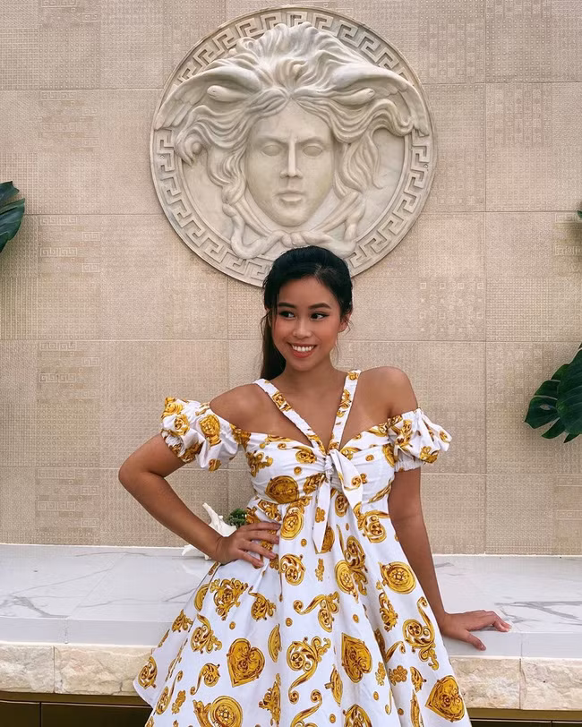 Được biết, rich kid Tiên Nguyễn đang tự cách ly tại villa riêng của gia đình ở Vũng Tàu. Trên trang cá nhân, cô nàng thường xuyên chia sẻ hình ảnh cá nhân, cập nhật tình hình bản thân.