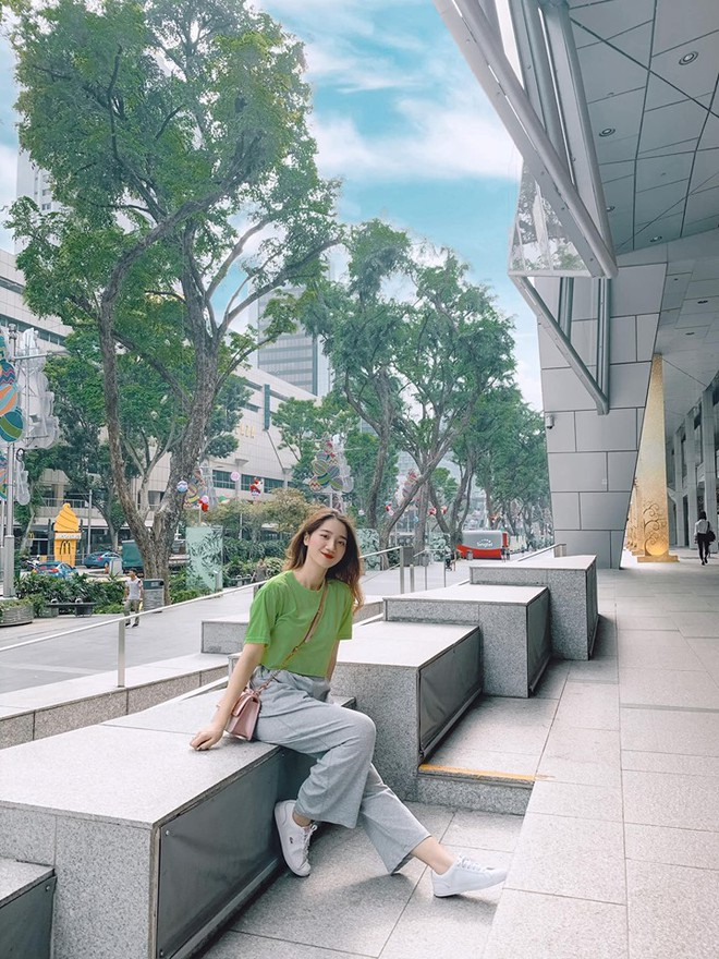 Không chỉ có thành tích học tập xuất sắc, Mai Phương còn rất chăm chỉ hoạt động ngoại khoá. Cô nàng từng tham gia cuộc thi Học sinh thanh lịch trường Chu Văn An.