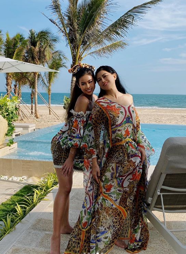 Tiên Nguyễn vốn là một rich kid có tiếng, sở hữu thần thái sang chảnh là điều không phải bàn cãi. Thế nhưng, mẹ của cô là cựu diễn viên Thủy Tiên cũng khiến cộng đồng mạng bất ngờ.