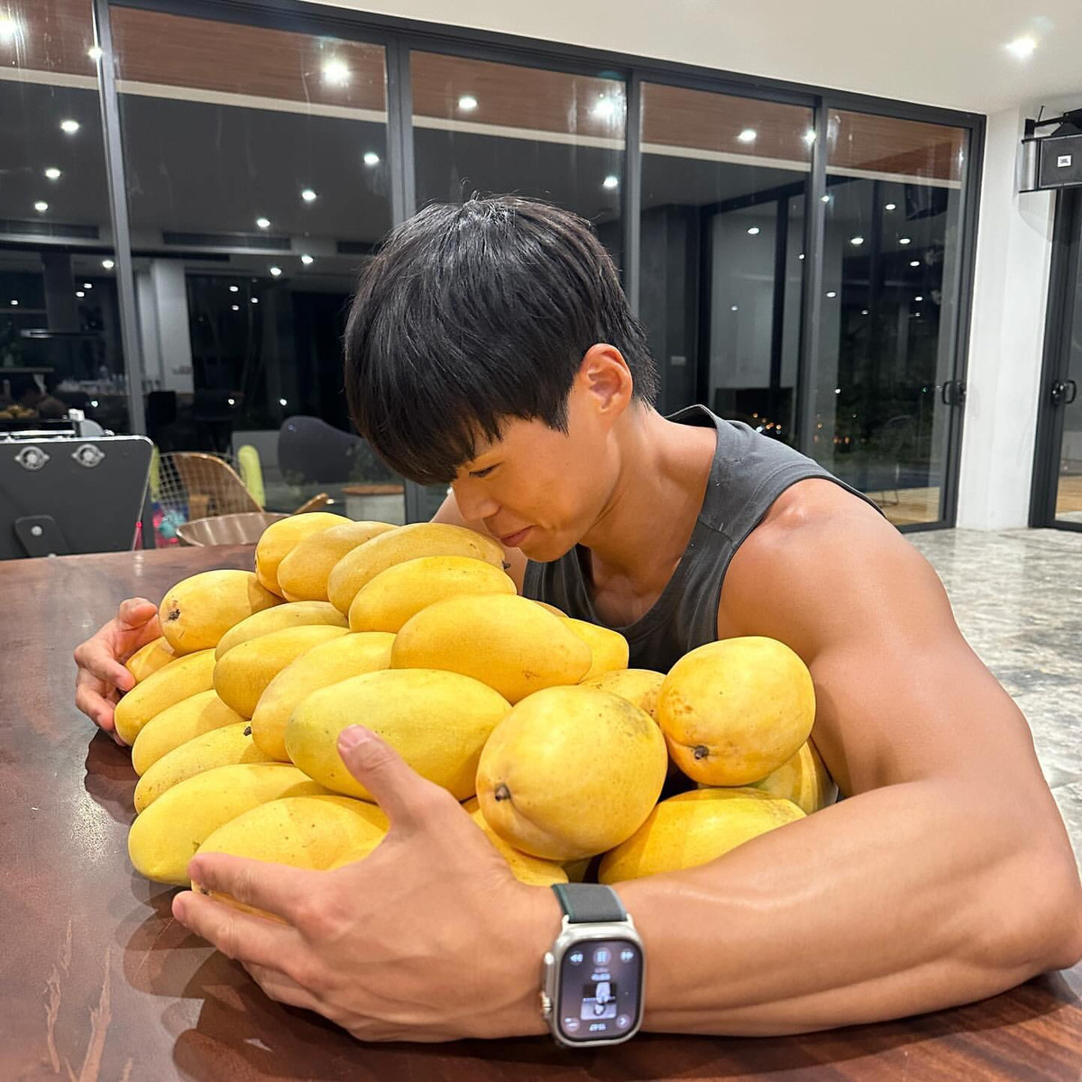 Park Hae Jin từng được đề cử và thắng nhiều giải thưởng phim ảnh danh giá. Anh mang về cúp Daesang (giải thưởng lớn) tại Lễ trao giải phim truyền hình của đài MBC (MBC Drama Awards) 2020 nhờ vai diễn trong Kkondae thực tập.