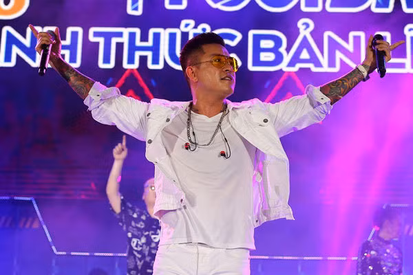 Danh sách khách mời của chương trình quy tụ toàn những ngôi sao nổi tiếng như: Tuấn Hưng, Hoàng Thùy Linh, Tóc Tiên, Emily, Big Daddy, Min, Soobin Hoàng Sơn, nhóm Da LAB, nhóm Ngũ Cung…