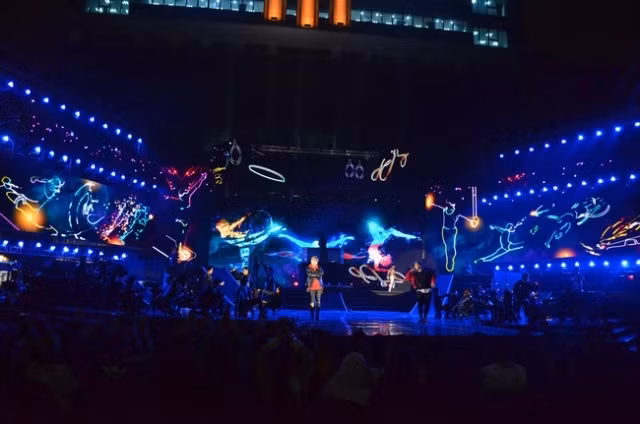 Năm nay, dàn khách mời của chương trình countdown "Vũ khúc ánh sáng" gồm có: Phương Uyên, Lưu Hương Giang, nhóm Ngũ Cung, Oplus, Nhật Thủy, Jayden Trịnh, Thiều Bảo Trang, Bùi Lan Hương, Đinh Mạnh Ninh…